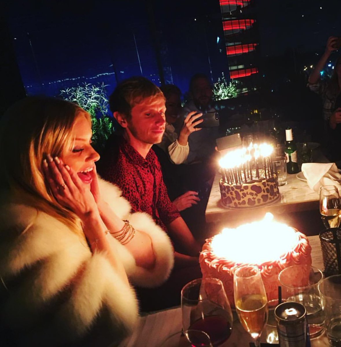 museoobh's tweet photo. Matt en Instagram:
"Happy birthday @elloelle and @domhoward77 had to get a #pinkfluffycake and a #leopardprintcake"
https://t.co/6giuyY0vhH https://t.co/WNbyWpcz5N