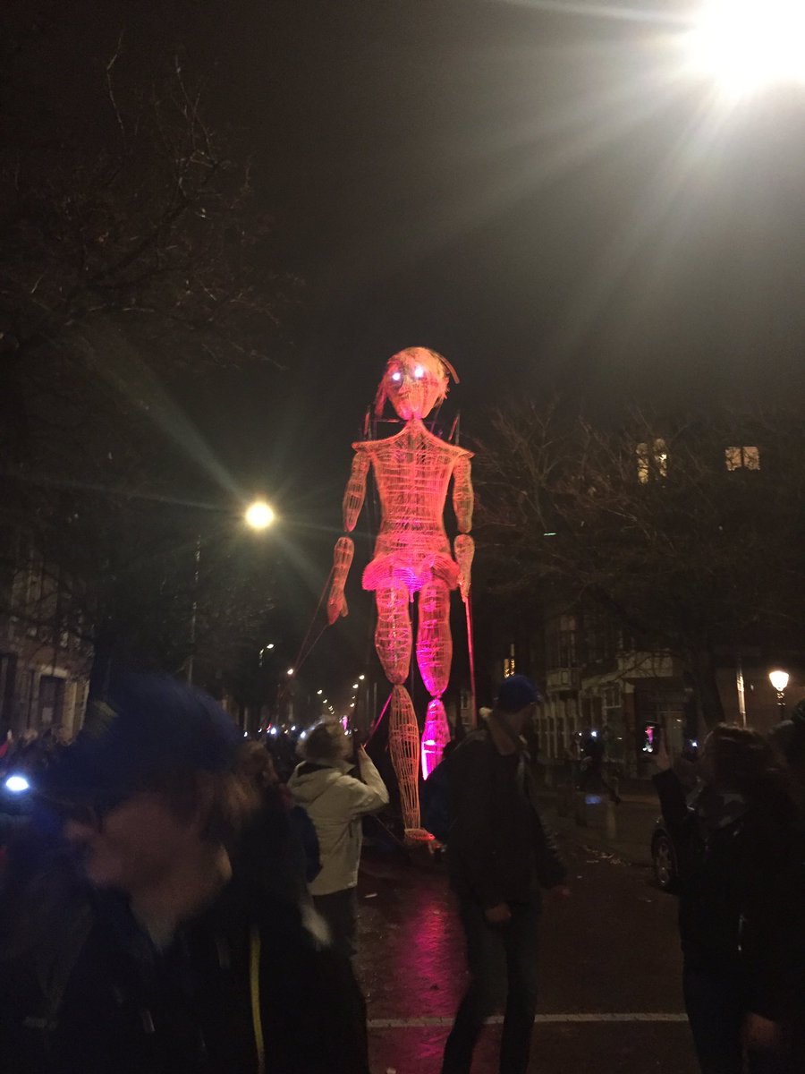ivanengelshoven's tweet photo. Prachtige wandeling door eigen stad #scheveningenlightwalk https://t.co/FQFjBlZ7my