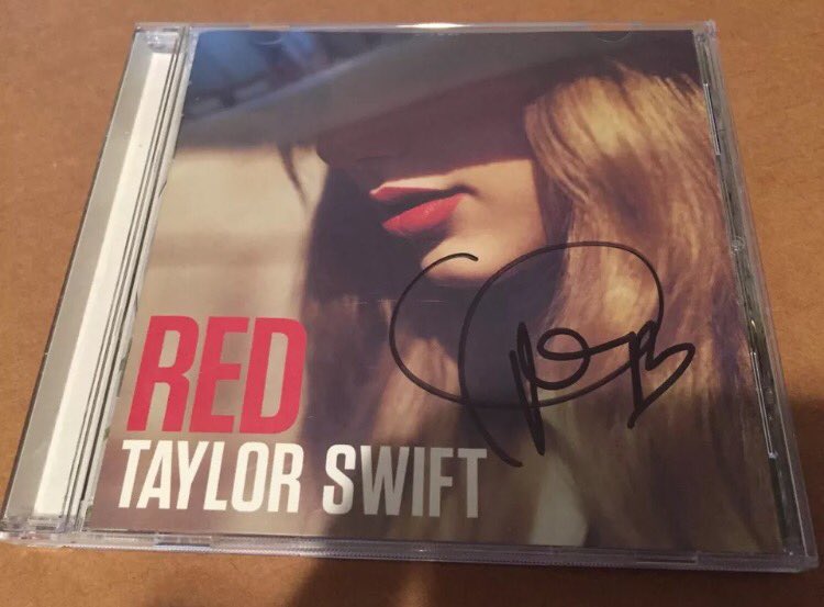 TayySwift89's tweet image. TAYLOR SWIFT AUTOGRAPHED RED CD GIVEAWAY!

RULES:
*RT THIS
*FOLLOW ME
*USE HASHTAG #TSWIFTSIGNEDREDGIVEAWAY 

ENDS 1/20/17 AT 11:59PM EST