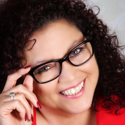 pantoneador's tweet image. Pantone&apos;s Color of The Year #pantone #colorstyle twib.in/l/Kz5M7LzAggkK  twib.in/l/XA7Ko4A9Mza8