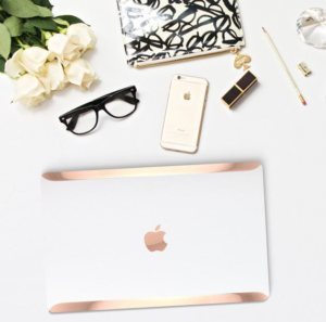 prettyoffices's tweet photo. Our 5 favorite laptop cases from etsy! #macbookcase #etsyfinds #homeoffice https://t.co/tOIu9AnhRi https://t.co/rnYFtPYJXv
