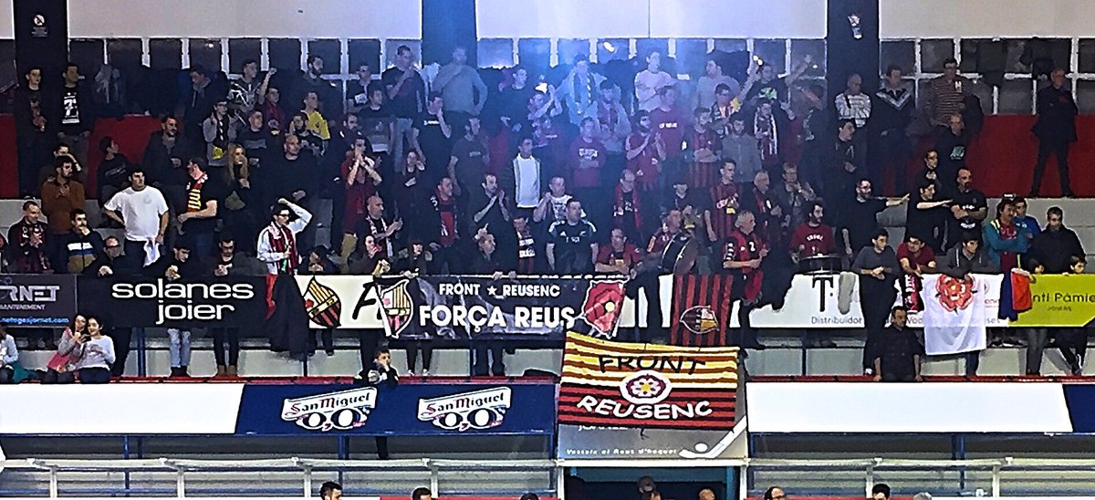 MÉS QUE UNA VICTÒRIA (5-2) AVUI AL PALAU D'ESPORTS.
3 pts contra un sempre difícil Liceo.
Junts som més forts, EQUIP I AFICIÓ, INVENCIBLES!