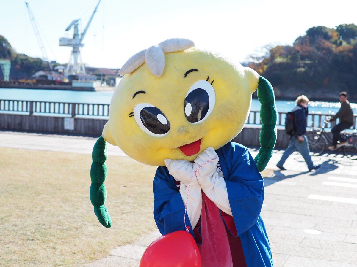 まー3号 Na Tviteru ゆるキャラが宣伝する尾道商デパートでレモンケーキ買ったよ 尾道商業の独自のゆるキャラなんだろうか 名前を教えてもらうのを忘れた Em5mk2 Leica Dg Summilux 25mm 尾道 Onomichi 尾道商業高校