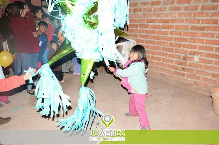 j_comprometidos's tweet photo. Visitamos la colonia CTM realizando una pequeña posada. Agradecemos el apoyo de nuestro fundador el Dr. Juan del Real
#JóvenesComprometidos https://t.co/NZh2aEbQNf