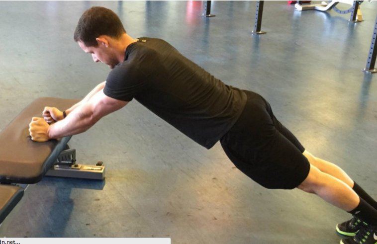 muscle_fitness's tweet image. 6 unconventional arm moves to crush plateaus. ow.ly/x5ja306X3vi