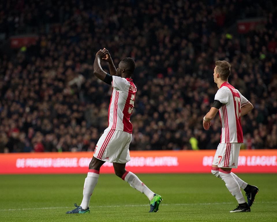 Goles_Colombia's tweet photo. Davinson Sánchez aparece para el primero de Ajax: https://t.co/1NtEsK7hEm  #GolesCO #Davinson #Eredivisie #Ajax https://t.co/8ZfTUiiWex