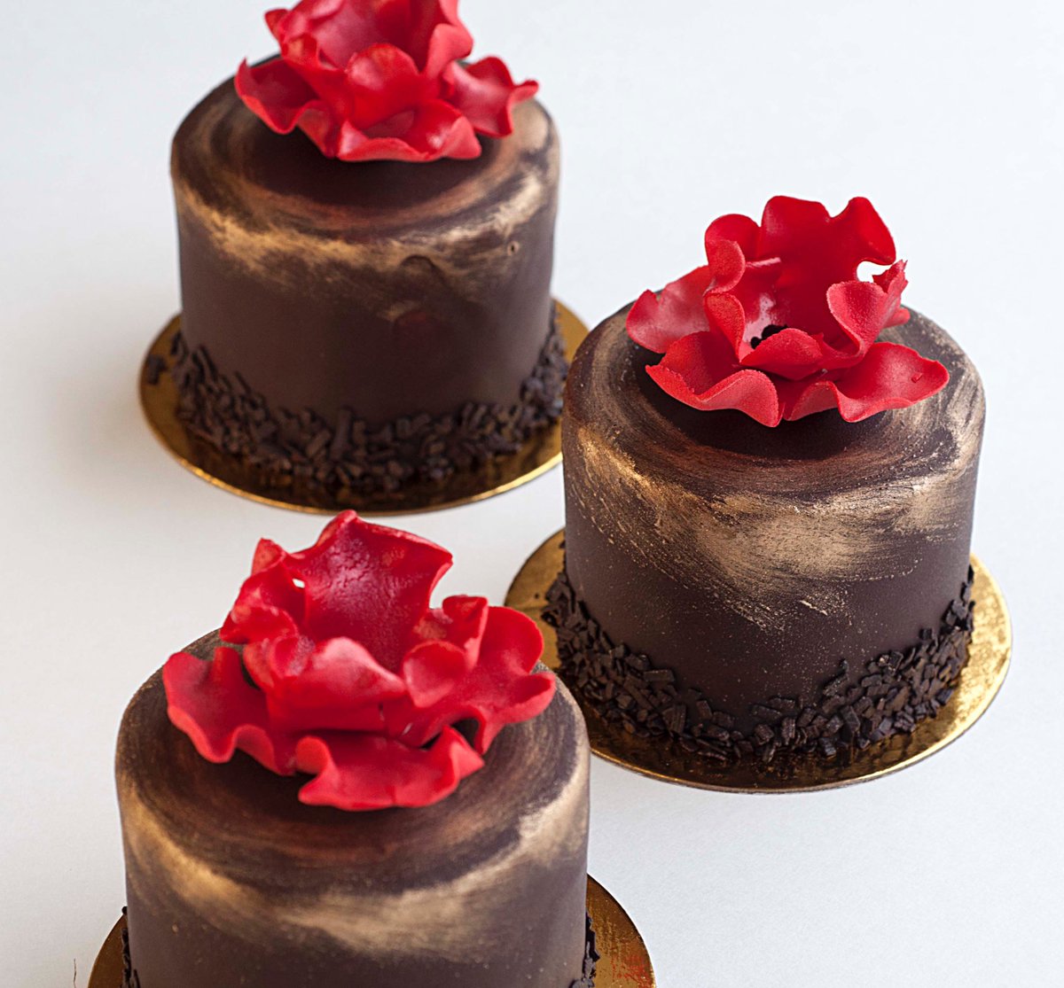 Vegantreats Chocolate Encased Red Velvet Cream Cheese Petit Gateau Finished In Gold Leaf Adorable And Delicious Vegantreats Chocolate Encased Red Velvet Cream Cheese Petit Gateau Finished In Gold Leaf Adorable And Delicious