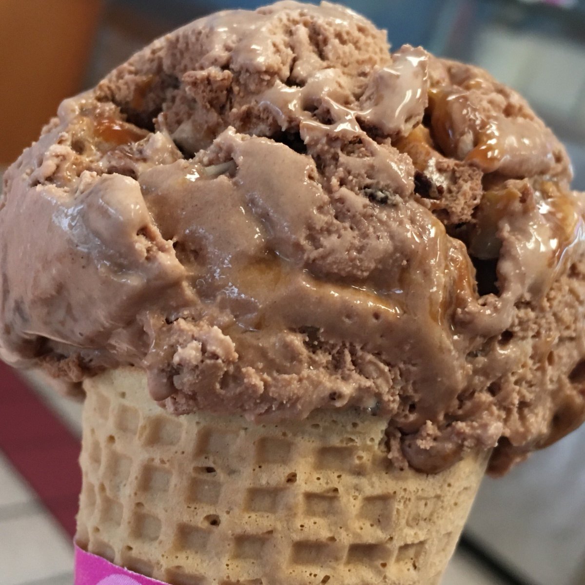 IceCreamSnobs's tweet photo. .@BaskinRobbins German Choc Cake #icecream in a sugar cone does the trick. #baskinrobbins #iscreamforicecream #icecreamsnob #icecreamlover https://t.co/X11XvSO3RC