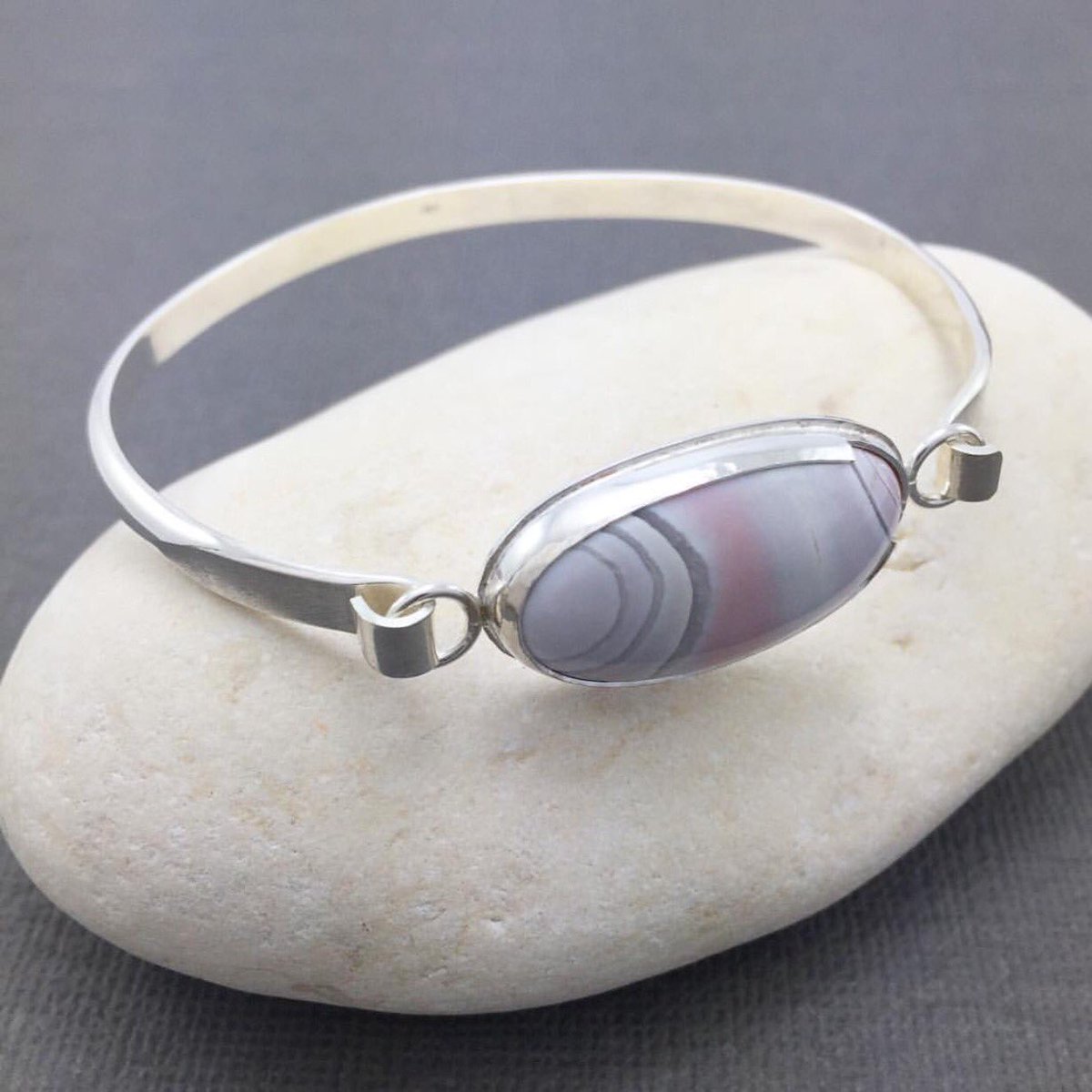 findingmakers's tweet image. Beautiful silver agate bracelet by Superb Silver #findingmakers #bracelet #smallbiz #shopsmall instagram.com/p/BN2vOTzjFcN/