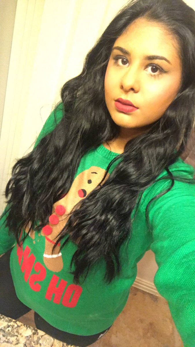 LipLust's tweet photo. Beauty RT @divenafollese: sweater weather ❄️ https://t.co/zwhiAFyLbx