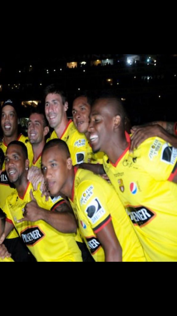 LlantasAeolusEc's tweet photo. @BarcelonaSCweb Campeón 2016 !! Rodó todo el año con sus @LlantasAeolusEc la Llanta Oficial de los Barcelonistas  @AlfaroMoreno https://t.co/N9XyshLzR3