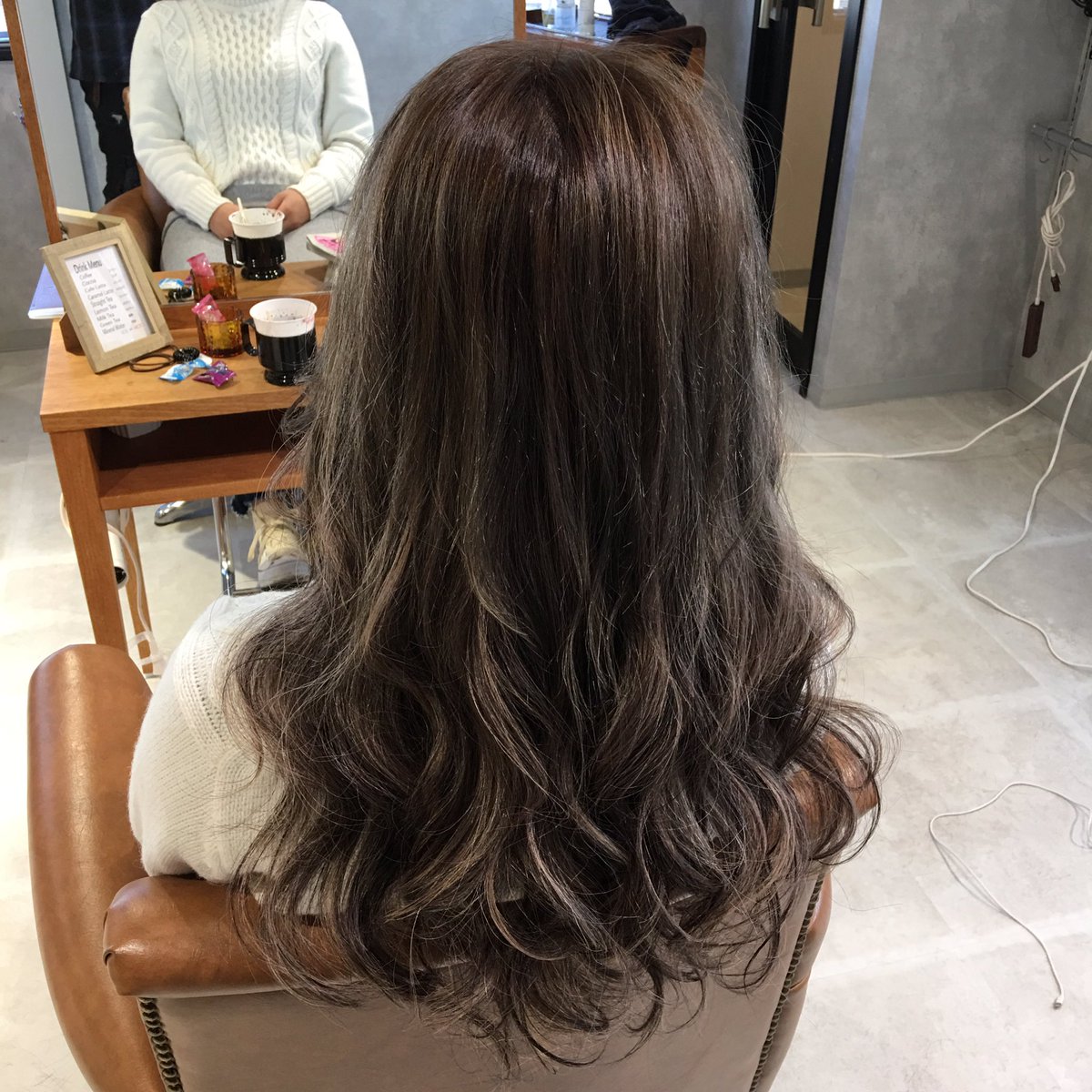 ট ইট র アンク クロス 表参道店 イルミナカラーを施し ハイライトをいれて立体感を出します そこにプレミアムシールエクステを70本つけ外人風グレージュヘアの完成です 地毛ではまずこのスタイル再現するのはむずかしいでしょう イルミナカラー シール ট ইট র アンク クロス 表参道店 イルミナカラーを施し ハイライトをいれて立体感を出します そこにプレミアムシールエクステを70本つけ外人風グレージュヘアの完成です 地毛ではまずこのスタイル再現するのはむずかしいでしょう イルミナカラー シール