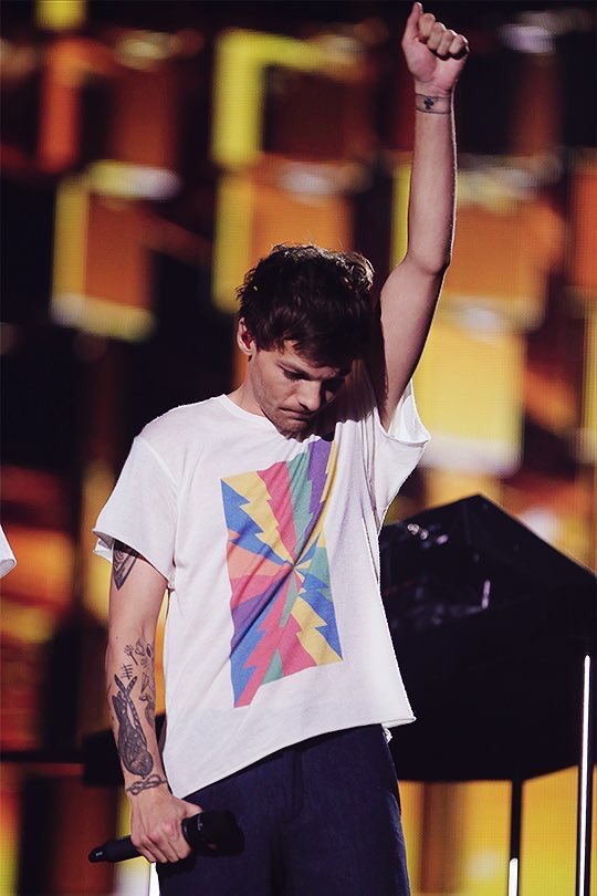 njhssizzle's tweet photo. He is so strong and brave 💙
#ProudOfLouis https://t.co/mBIDGj2GgK