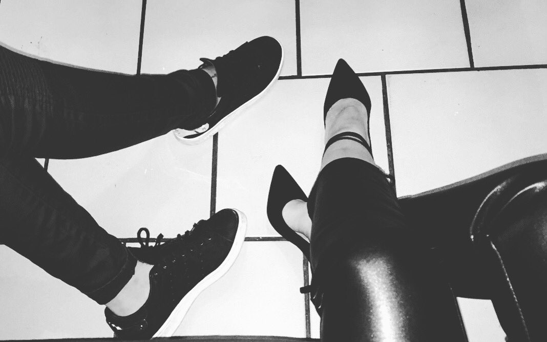 GaelleEmma's tweet photo. Heels and sneakers ✌️️look Black And White. 
#blackandwhite #looktonight #preciousteam https://t.co/8kILAcUXck