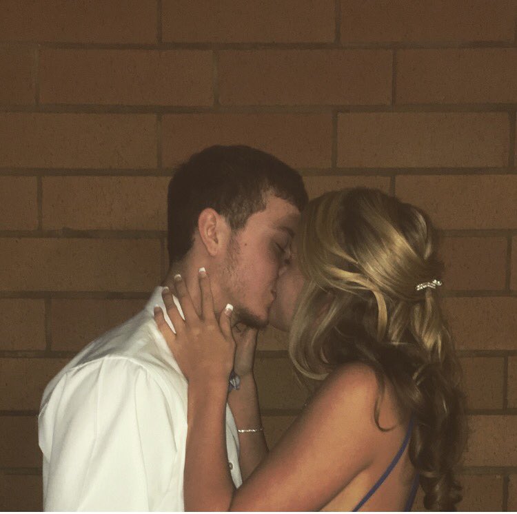 KP_pendlte1's tweet photo. My whole heart in 4 picturesπ©π #winterformal2016 @loganha61926865 https://t.co/Ny8pgfSMR6