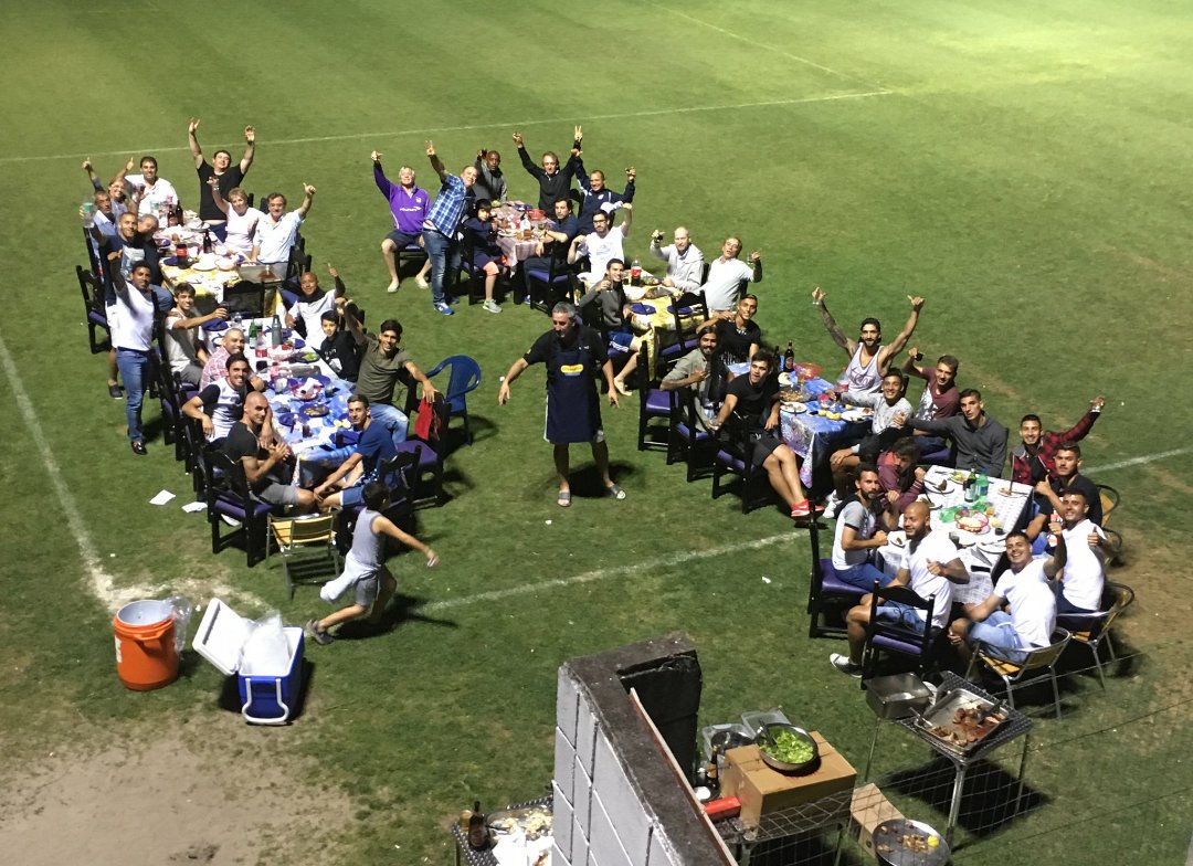 Sebaaroosano's tweet photo. Que buena gente me encontré,  ultima del año de la mejor manera 💜⚽💜 https://t.co/UoitTOuwU6
