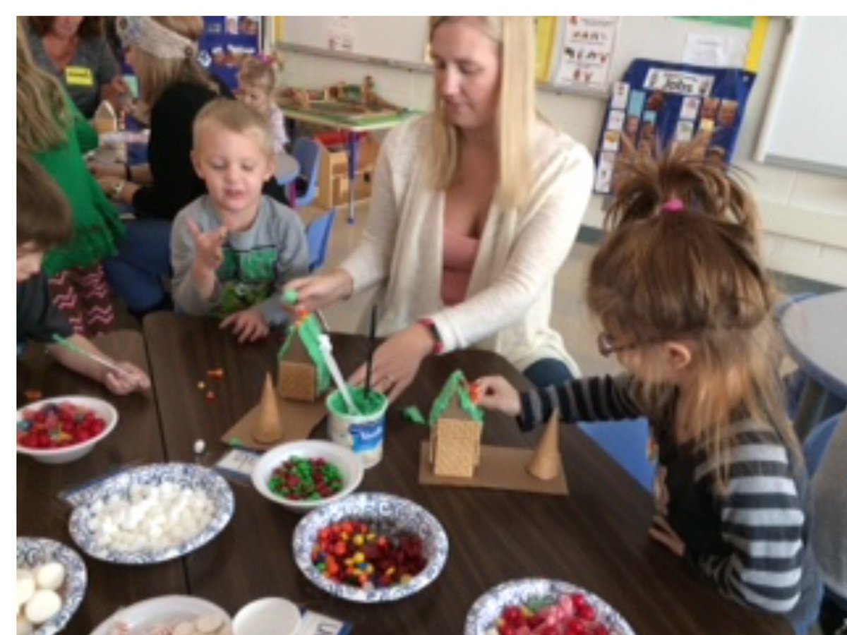 harpelem1's tweet photo. WAO PreK making gingerbread houses! #tonsofsmiles https://t.co/fKXJNYEBoQ