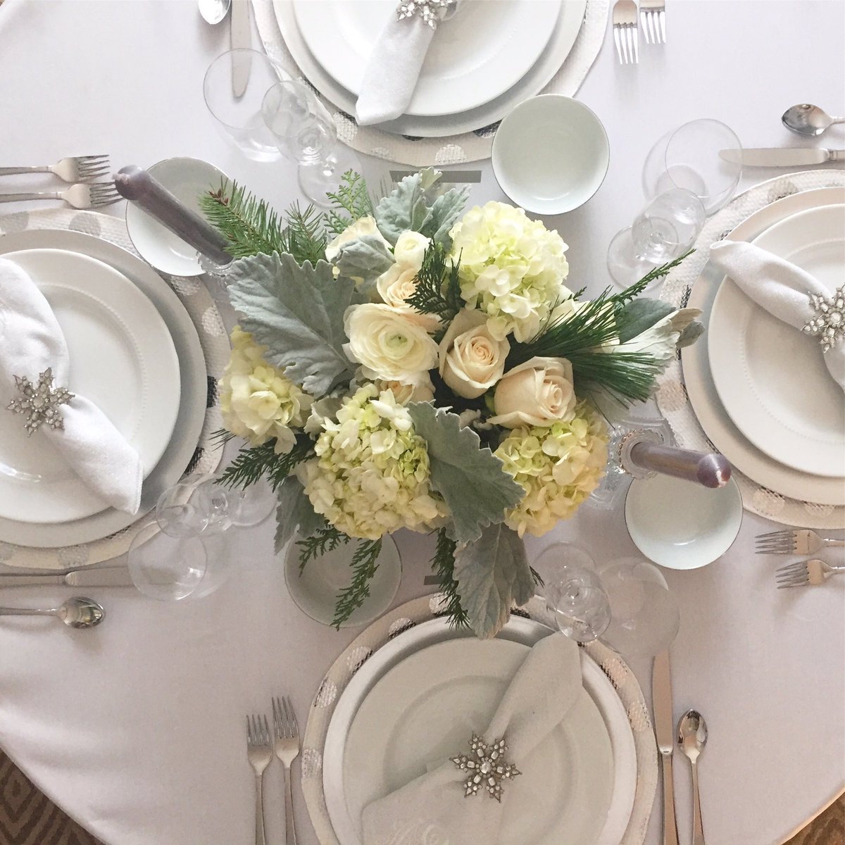 Holiday happenings. Start with a linen from #tablevogue. Smart, sophisticated, stylish.  #holidayentertaining #tablescape