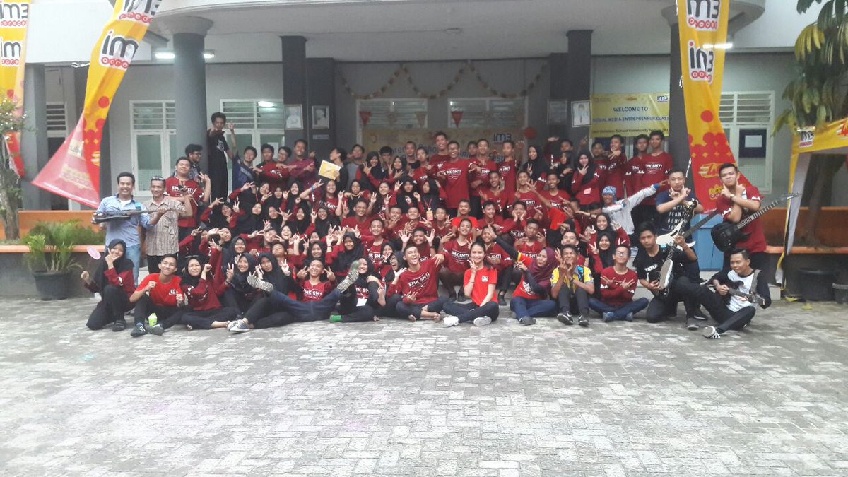 IM3OoredooBDL's tweet photo. Im3 Ooredoo mengucapkan terimakasih kpd SMK SMTI Bdl yg telah membantu terselenggaranya #ISCF2016 OSIS nya kompak bgt #Im3OoredooFeatSMKSMTI https://t.co/a3hOtD8NUE