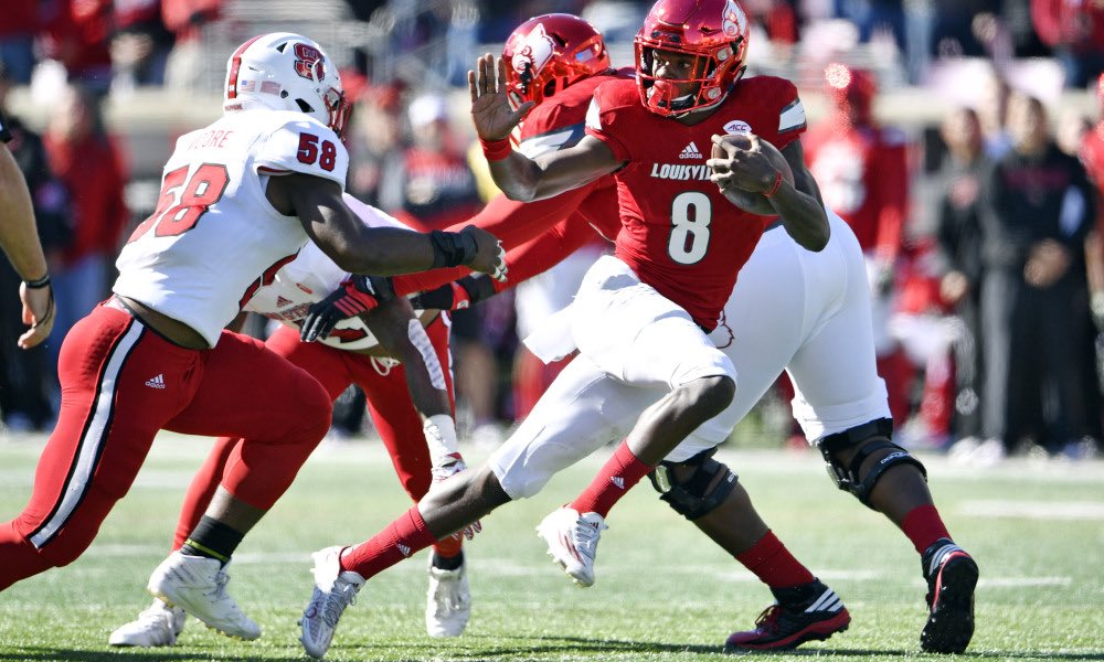 UoflUpdates's tweet photo. Lamar Jackson is your 2016 Heismen trophy winner. #L1C4 https://t.co/71Gq4xXIlJ