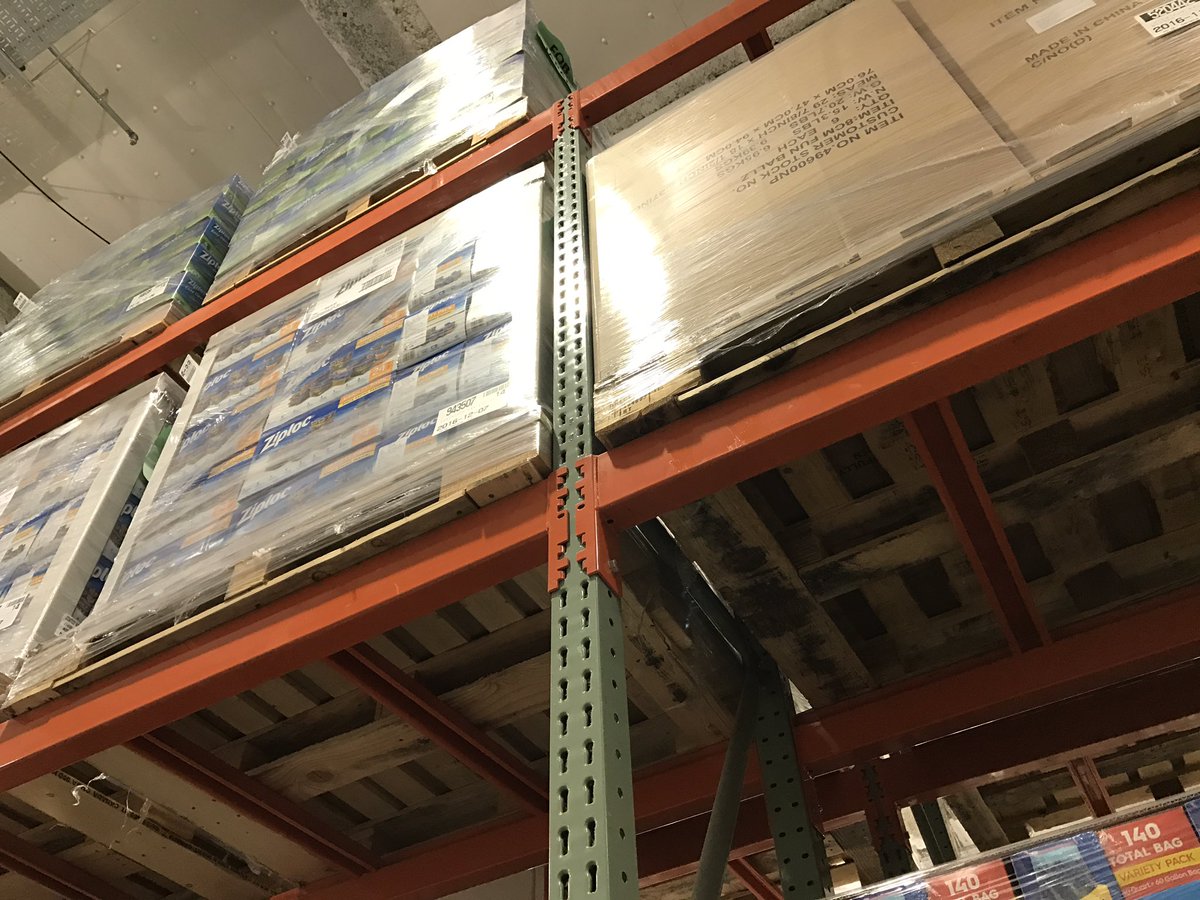 ট ইট র Shigeki Maeda 視察も兼ねてというのもあるけど 前から家人がいろいろ買って来てくれていたので初コストコ来ました Chateauneuf Du Pape の美味しそうなワインもフランスより安いんじゃないかという価格 売り場什器も見せる厨房も参考になりそう