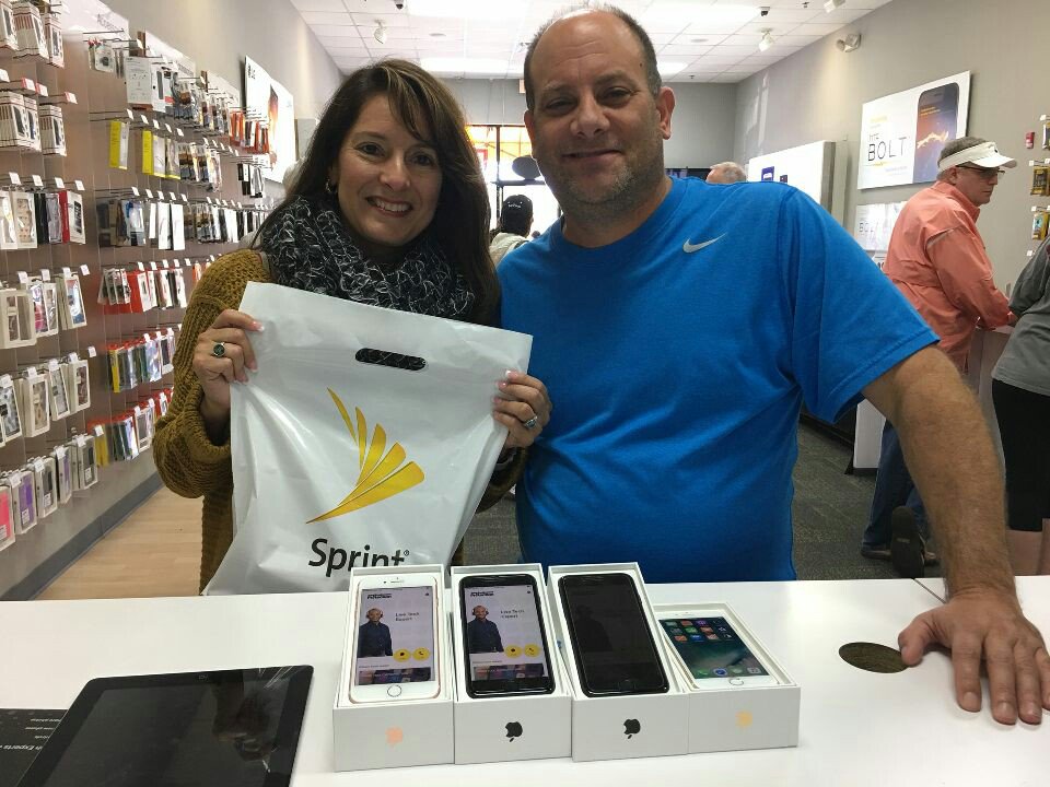 KJcanhelp's tweet photo. 🍎🍎🍎🍎 4 new from @ATT
Welcome to @Sprint
Safety and Support provided by @TEPPlus and #TechExpert
Thanks from @SprintOfWinterG by @PCSExperts https://t.co/zOeqWuxzBx