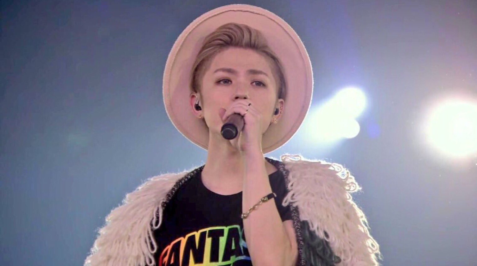 髙石あかり 今日は 大先輩のaaa 末吉秀太さんのお誕生日です おめでとうございます キレのあるダンス 本当に尊敬しています 私も末吉さんのようなカッコいいダンスを踊れるよう 頑張ります 素敵な一年になりますよう心から祈っています 末吉秀太