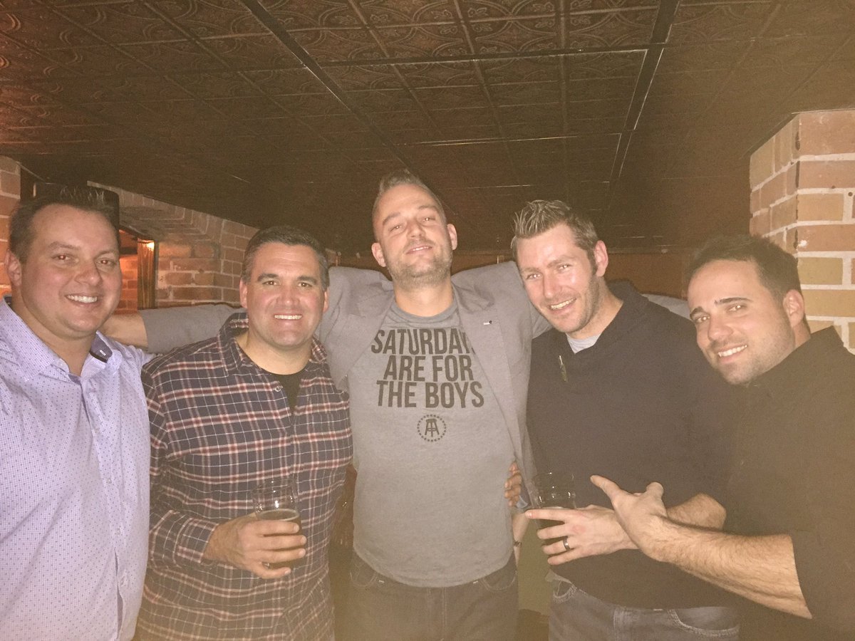 fauts24's tweet image. Out with the boys. @barstoolsports #essentialgear