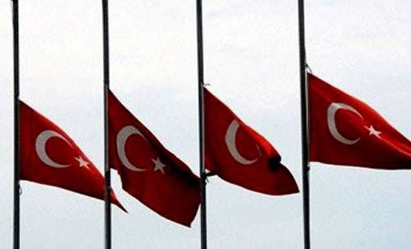 stargazete's tweet photo. Bir gün süreyle milli yas ilan edildi https://t.co/624XGDYe0t https://t.co/yqjiyvIPz5