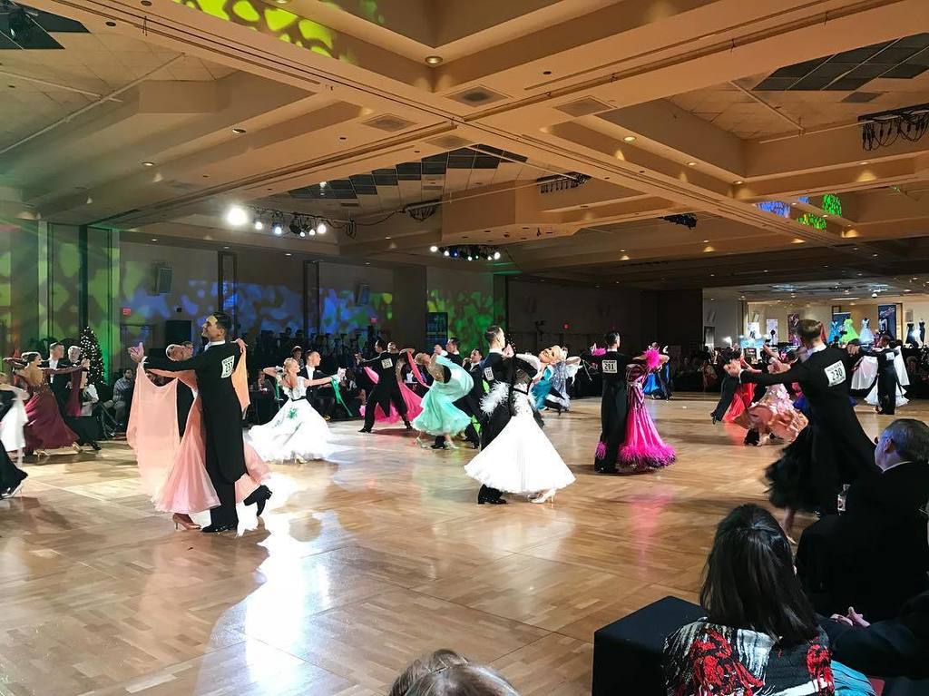 ProAmConnection's tweet image. All On Professional International Ballroom Quarter Finalists at Holiday Dance Classic #hol… ift.tt/2hhVLAv