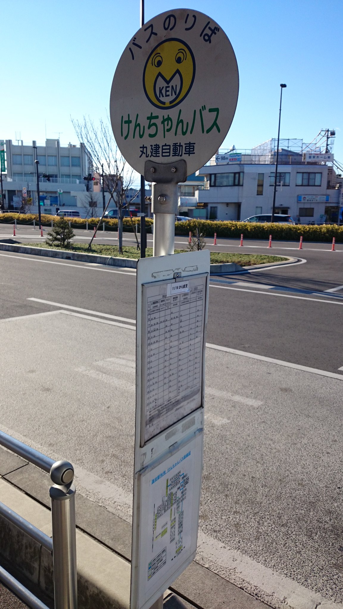 おけら V Twitter 蓮田駅西口に 丸建自動車けんちゃんバスのバス停あり Jr駅構内の案内にも けんちゃんバスの案内あり T Co Tvzbhpdzvm Twitter