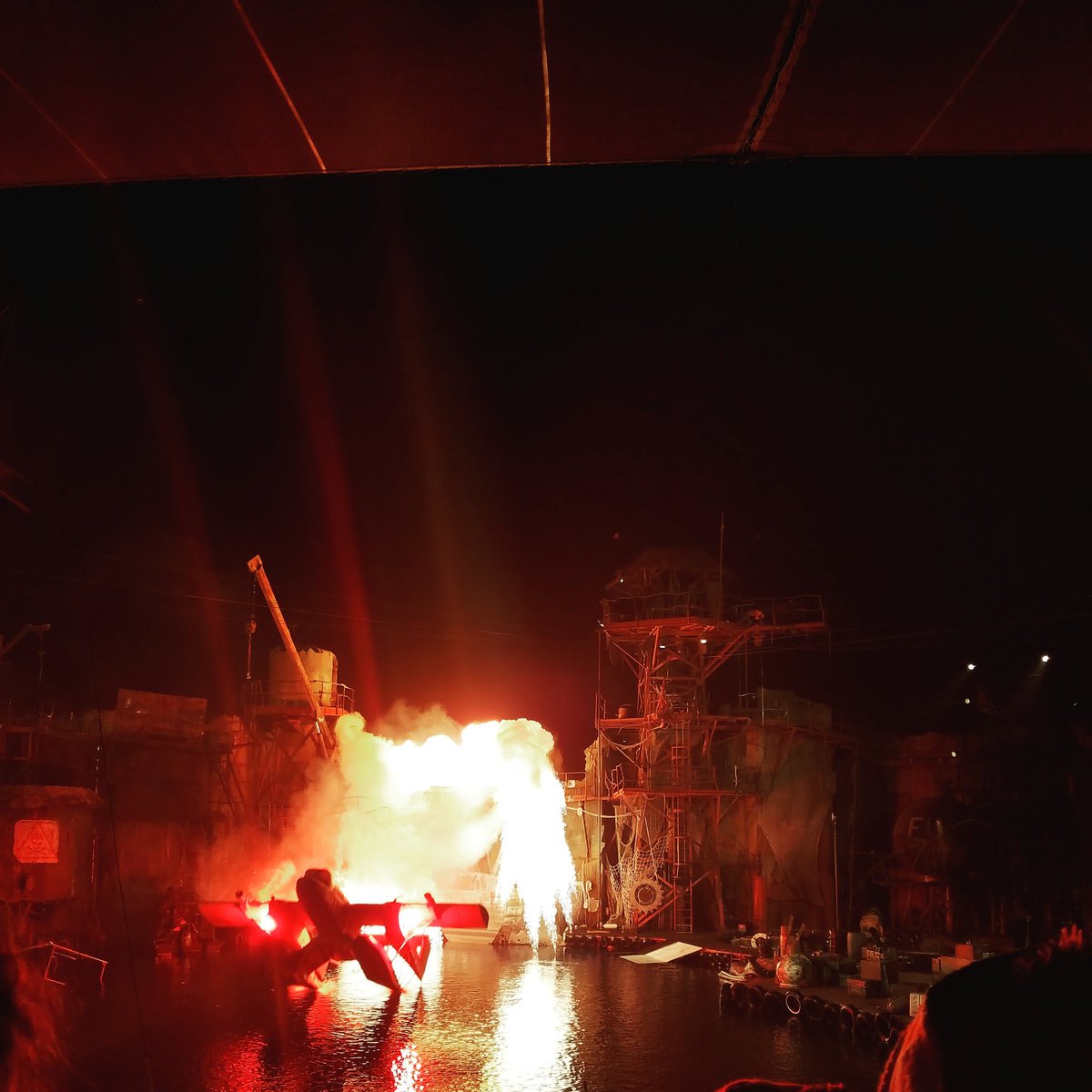Watched an amazing performance at Waterworld tonight <a href="/UniStudios/">Universal Studios Hollywood</a> #hollywood #universalstudios #fire #water #vacation