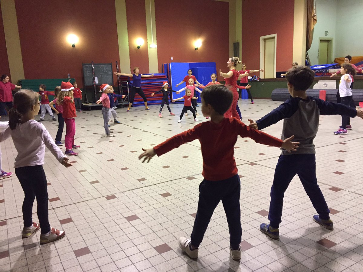 Vive le cours famille de <a href="/gymsuedoise/">Jérôme</a> #gratuit du dimanche matin ! 💪🏽