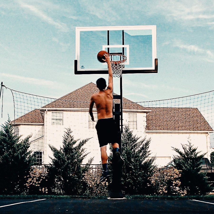 "Jangan karena status jomblo loe kesepian, masih ada ""bola basket"" yang bisa mengisi hari-hari. #AyoMainBasket