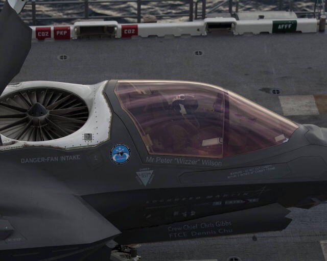 Heisenberg_PzVI's tweet image. B-TYPEはひと昔の近未来飛行機みたいだ。 #F35BLightningII