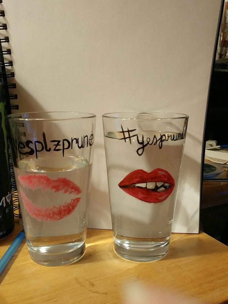 liz2_484's tweet photo. @JoslynDavis @lily_marston my friend @TheEyebrah n I made these #yesplzprune #yesprune cups! ππ https://t.co/DtGwwuUNJ5