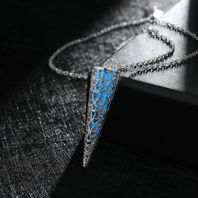 LuminousLocket's tweet image. New! Glowing necklaces! theluminouslocket.com #giftideas #shopsmall #SmallBusiness #GLOW #shine #jewelry #shopping #gift #tistheseason