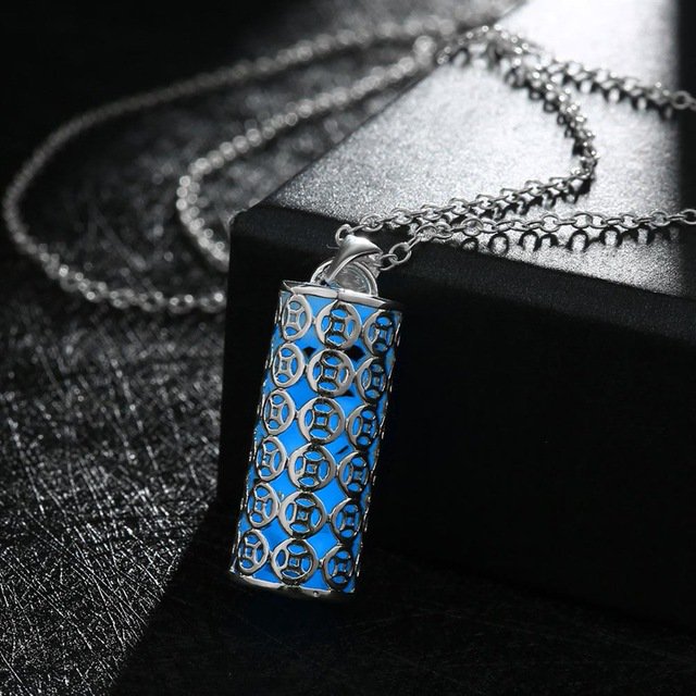 LuminousLocket's tweet image. New! Glowing necklaces! theluminouslocket.com #giftideas #shopsmall #SmallBusiness #GLOW #shine #jewelry #shopping #gift #tistheseason