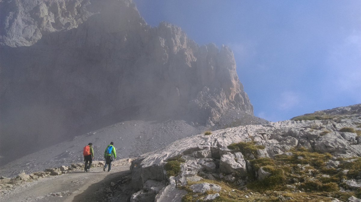 ¡Feliz #DiaInternacionalDeLasMontanas,desde #picosdeeuropa🚶🚶🗻🗻!