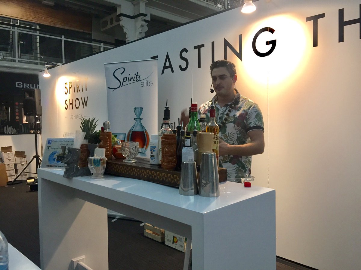 Fab time taking rum fans on a tasting journey w/ our 'History of Rum in 4 Cocktails'. Mahalo @RumMan_Mahiki &amp; Timmy, the tiki dream team 🍍🍹🗿