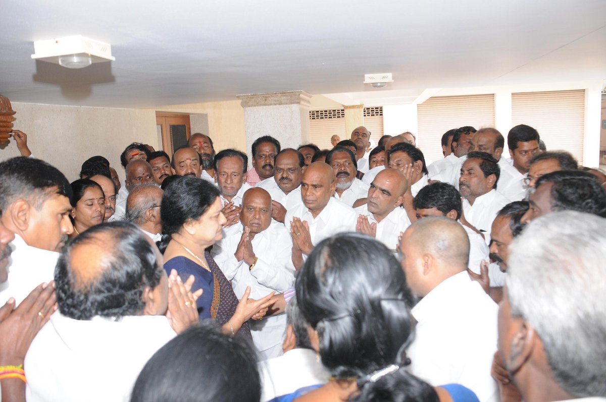 kamaljii's tweet image. Caption this photo .... 

Best caption winner will get Free Treatment Voucher in Apollo ... sponsored by Chinnama...