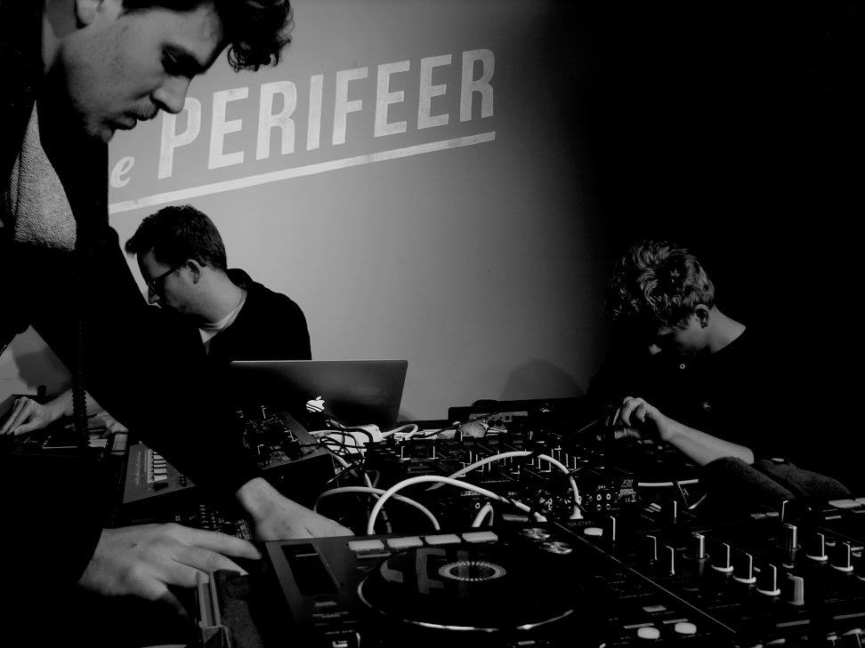 Vandaag <a href="/DePerifeer/">De Perifeer</a> 

Moonstones live

14.30 / 16.00 / 17.30

Info: facebook.com/events/1480719…