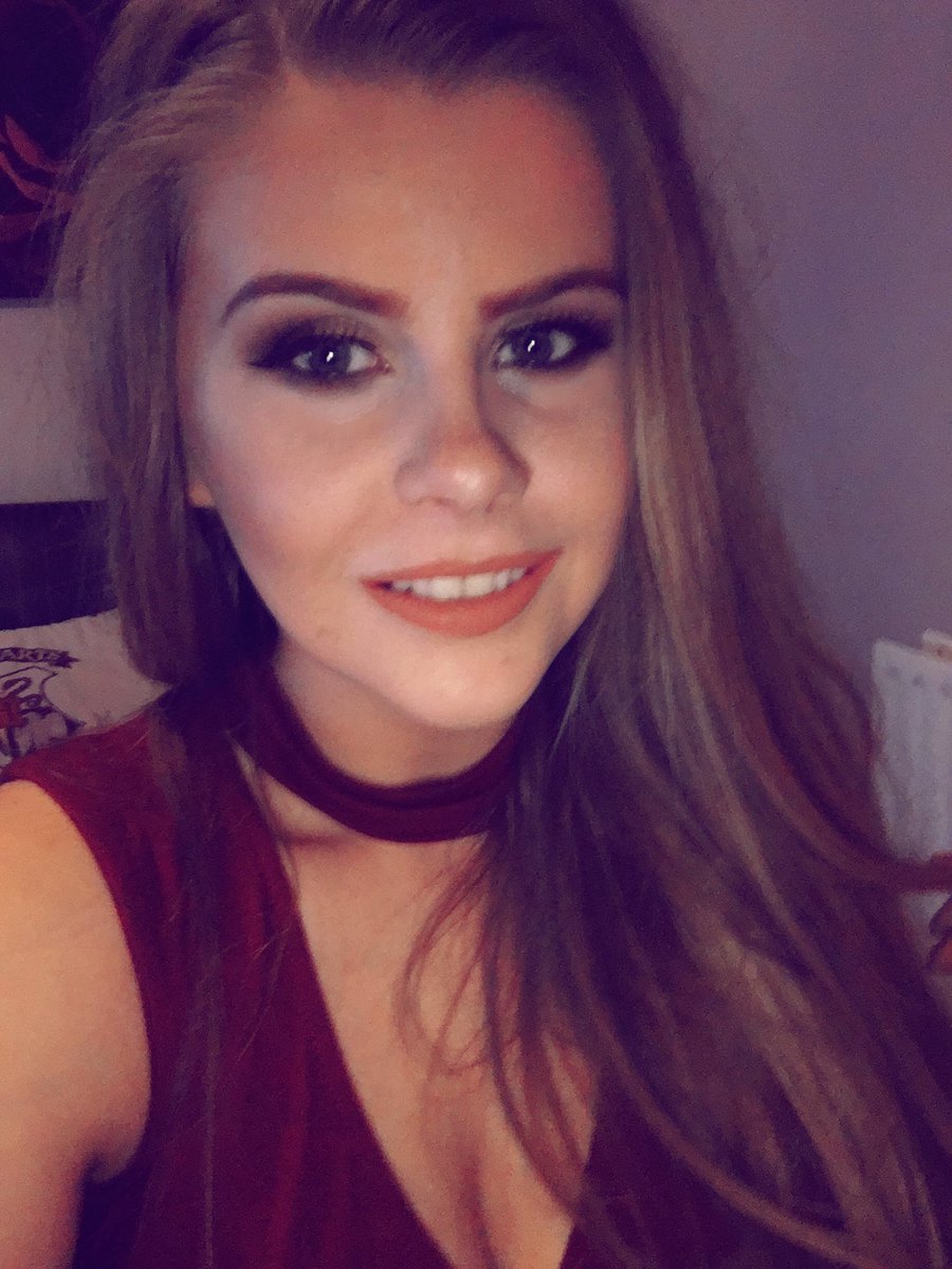 jaimehanbridgex's tweet photo. Works Christmas party 🎄🍸 https://t.co/liyw8mKG3K