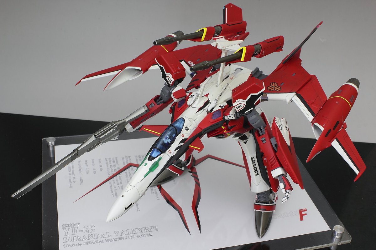 1/72 YF-29デュランダルバルキリーです。 VF-25メサイアとVF-27