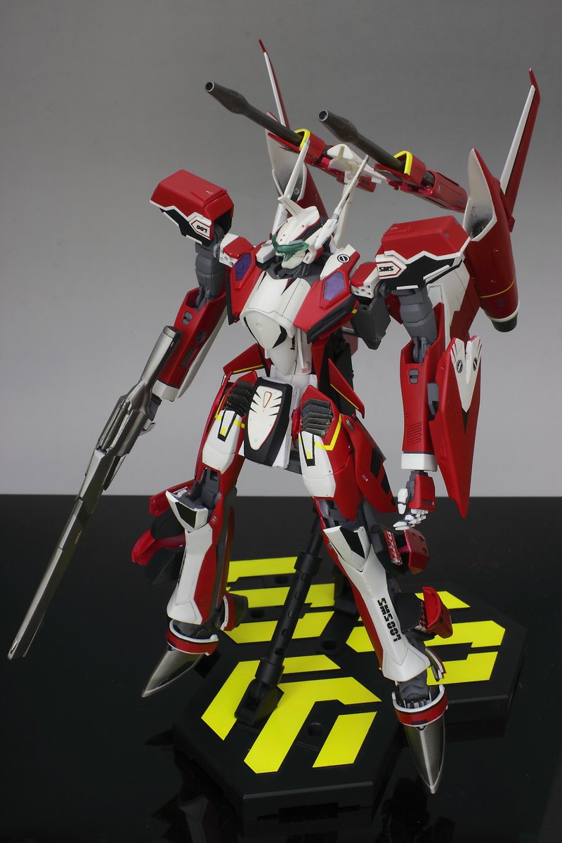 1/72 YF-29デュランダルバルキリーです。 VF-25メサイアとVF-27