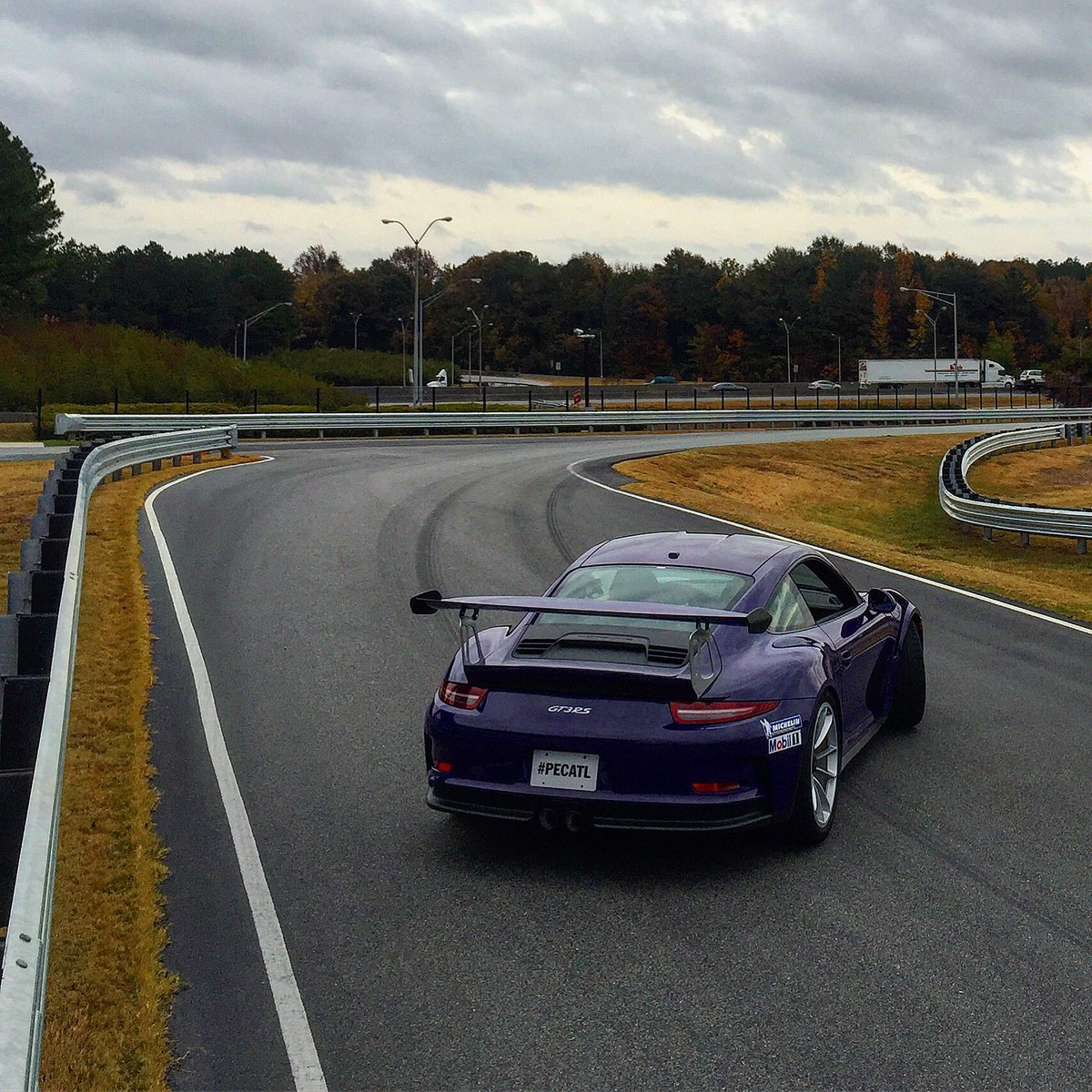 GeoffLowdermilk's tweet image. Who says Mondays have to be boring…… Drive sideways #porschegt3rs #gt3rs #MyMorningRoutineIncludes #sideways #drifting