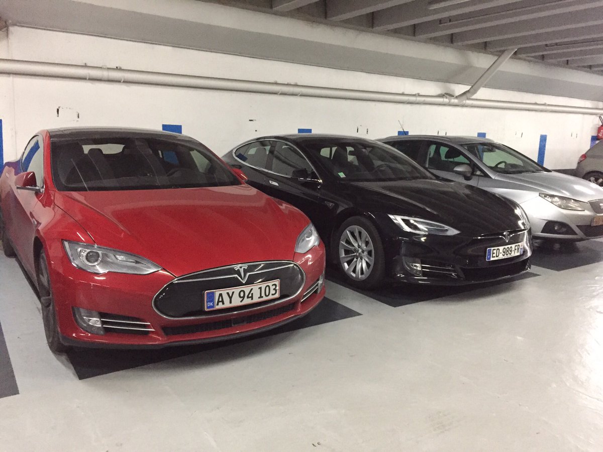 Un ami Danois venu se garer dans le  Parking d'une de nos agences parisiennes @TeslaDanmark @TeslaMotors @Blooweels @Paris