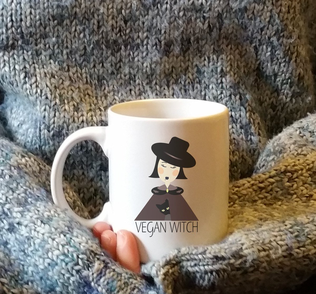 teecotee's tweet image. #SundayMorning #cup of  #tea with my #BlackCat ^_^
#winter #Vegan #witch --&amp;gt; follow the link in our bio to find all #Mugs