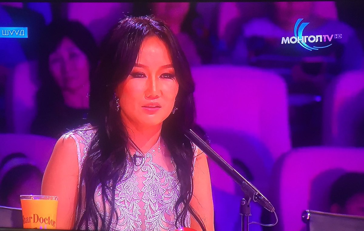 Дээгий: Намайг өөрөөрөө байж чадна гэж итгэж, шүүгчээр сонгосон продюсерийн багтаа маш их баярлалаа.