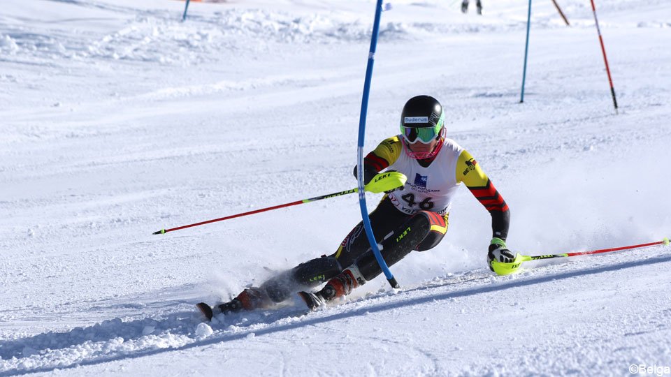 sporza's tweet photo. Geschiedenis in de sneeuw: @ArmandMarchant is eerste Belg die naar punten skiet in een Wereldbeker
https://t.co/dInWb5VTNN https://t.co/TECP88wcBV